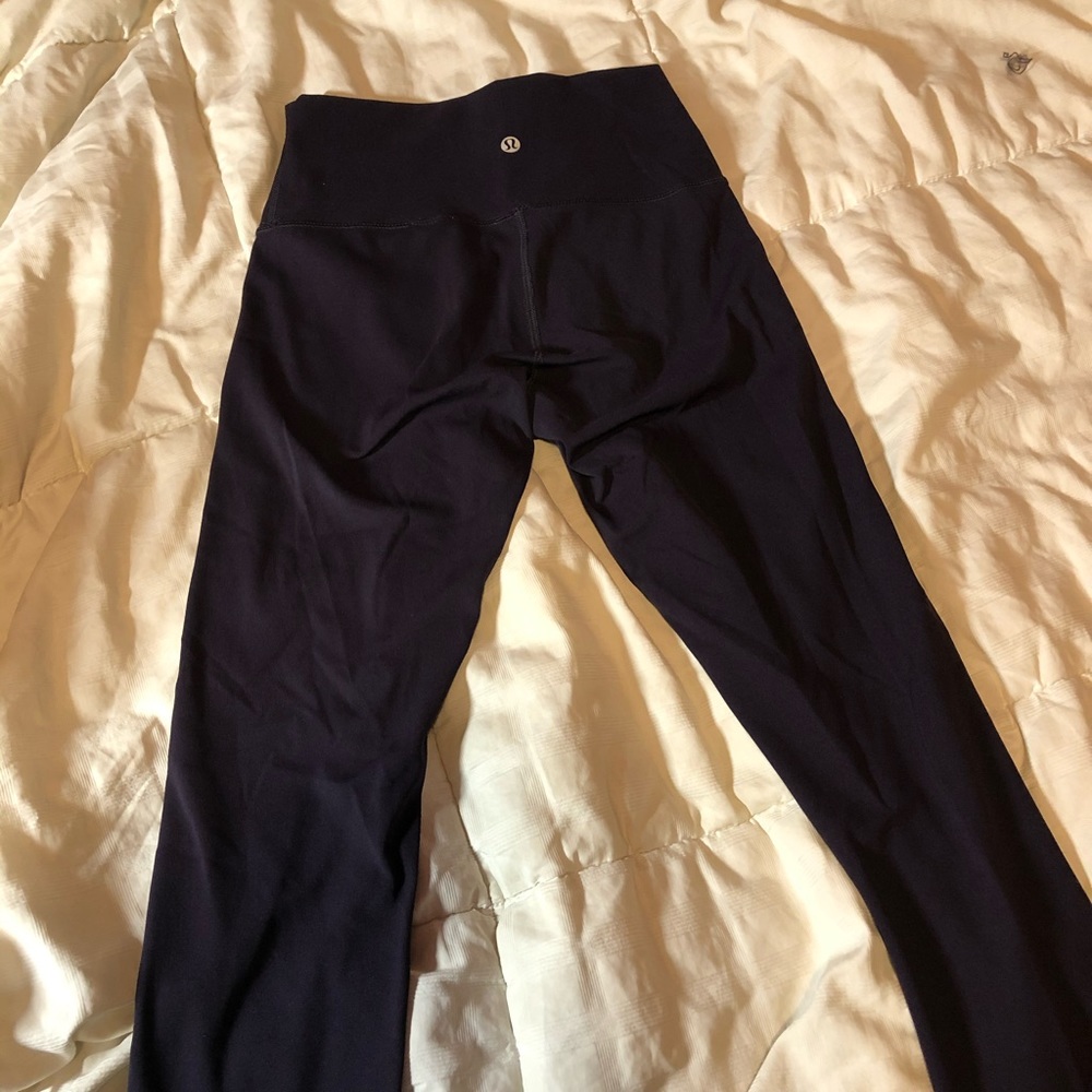 Black lulu crops size 6